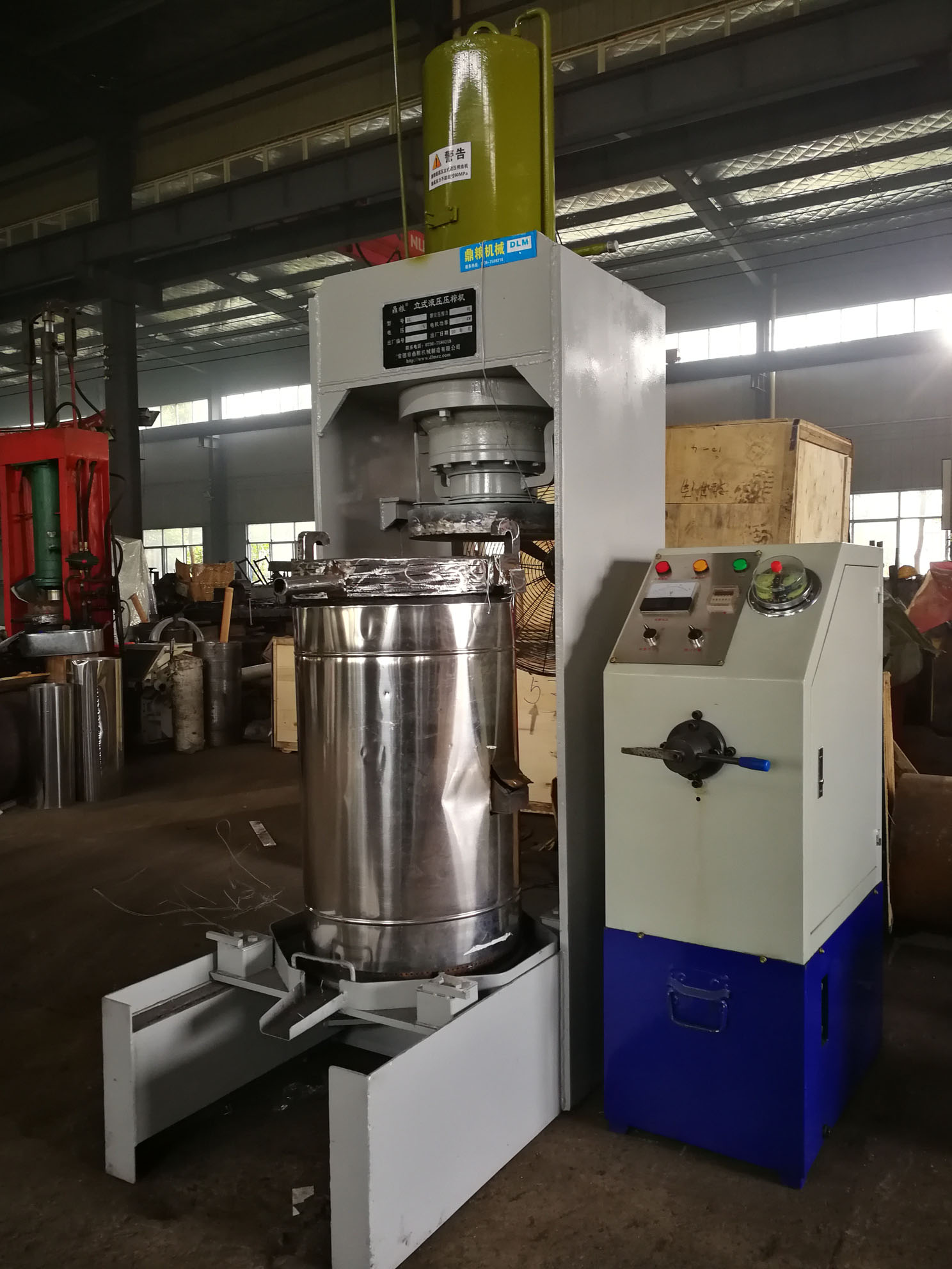 不銹鋼超高壓立式液壓壓榨機，果汁壓榨機，果渣壓榨機，藥材壓榨，油渣處理，白土壓榨